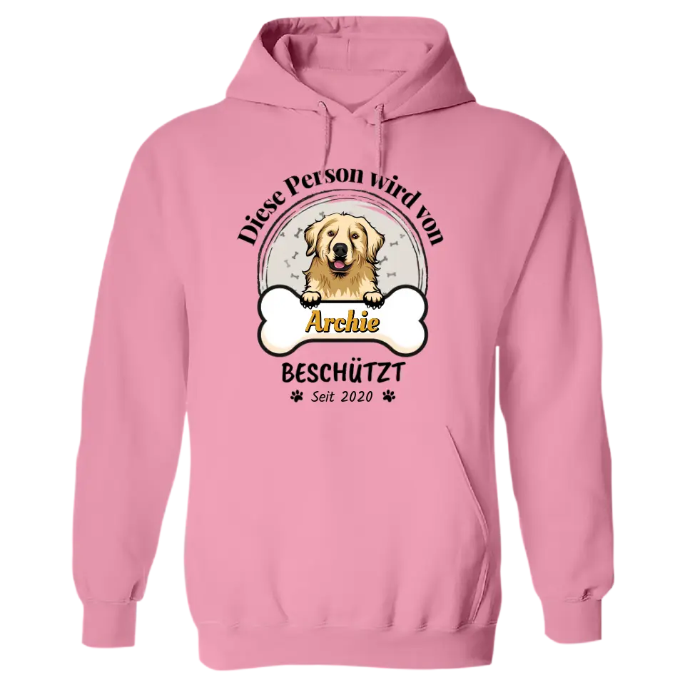 Person wird beschützt - Personalisierter Hoodie